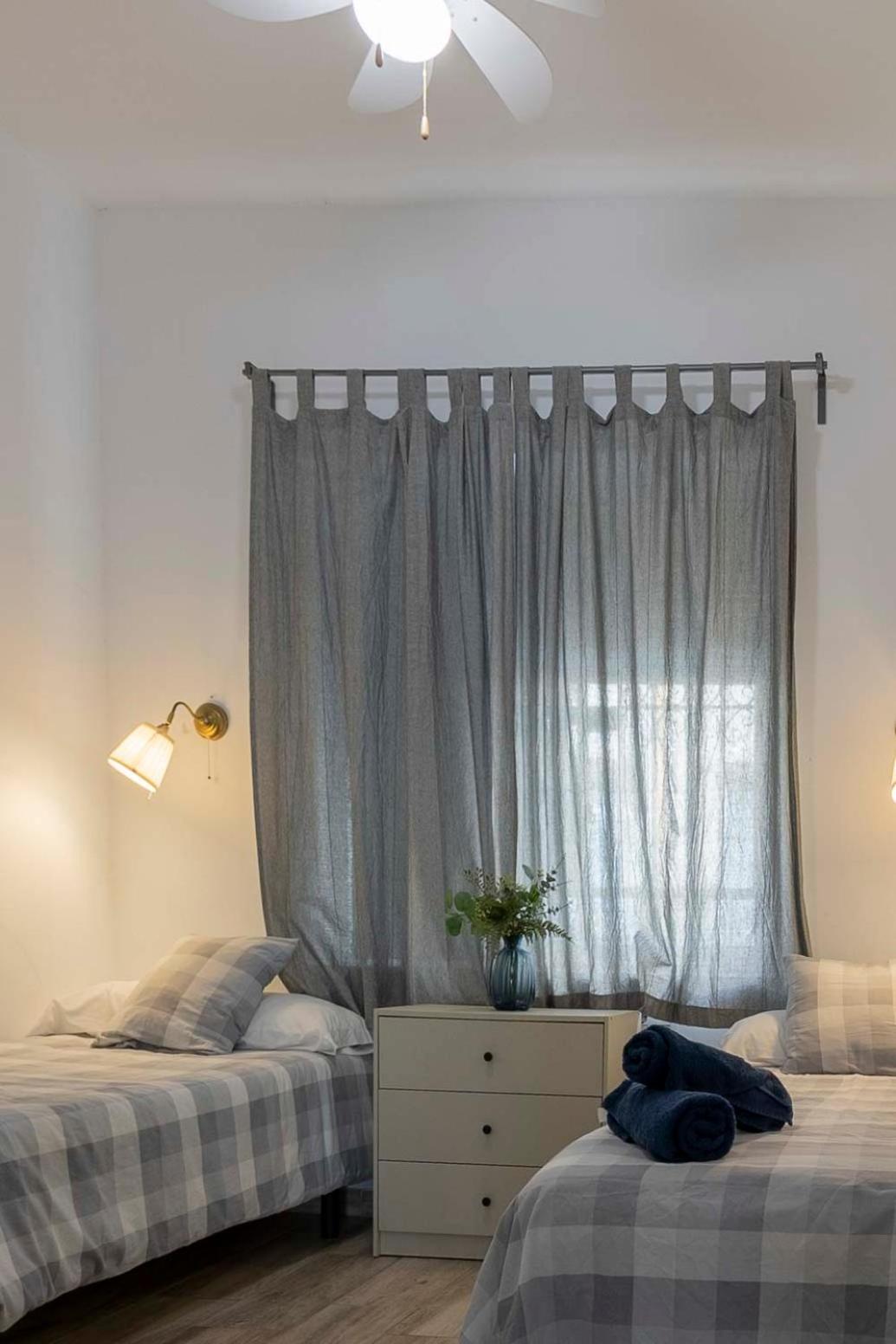 Apartamentos Los Remedios Sevilla Kültér fotó