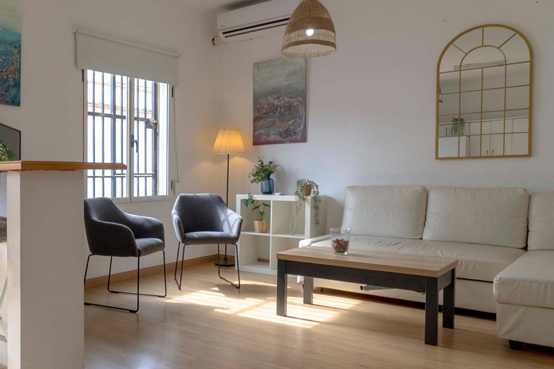 Apartamentos Los Remedios Sevilla Kültér fotó